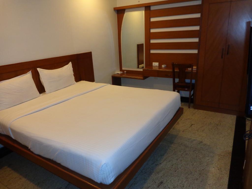 Sanu International Hotel Nāmakkal Екстериор снимка