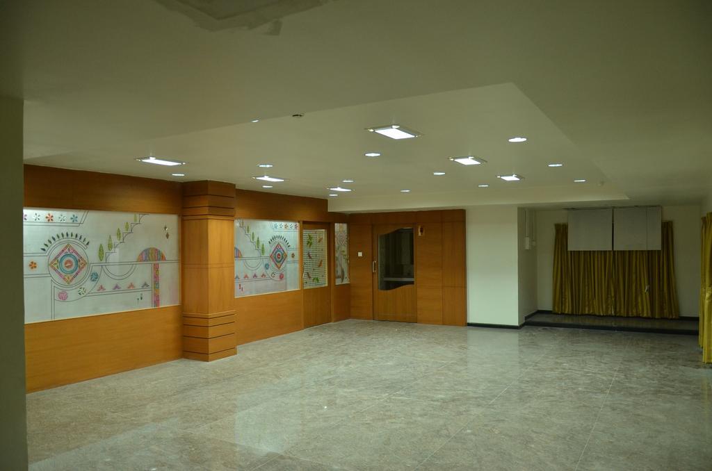 Sanu International Hotel Nāmakkal Екстериор снимка