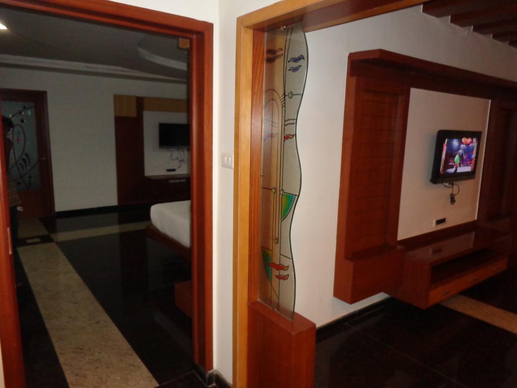 Sanu International Hotel Nāmakkal Екстериор снимка