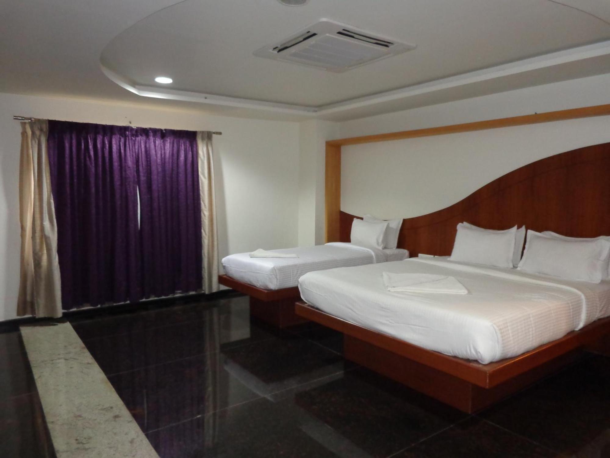 Sanu International Hotel Nāmakkal Екстериор снимка