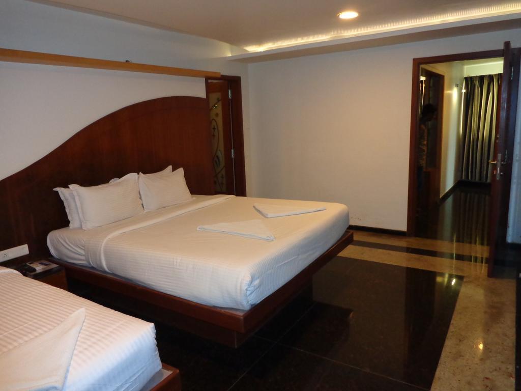Sanu International Hotel Nāmakkal Екстериор снимка
