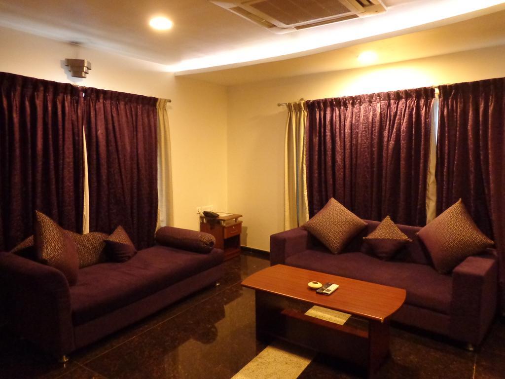 Sanu International Hotel Nāmakkal Екстериор снимка